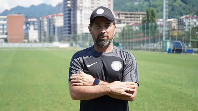İlhan Palut: Tüm sorumluluğum Rizespor'u ligde en başarılı yerde bitirtmek