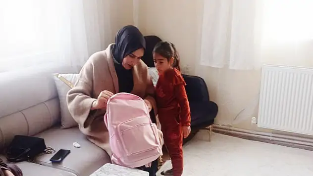 Ilıkan'dan ihtiyaç sahibi öğrencilere kırtasiye desteği