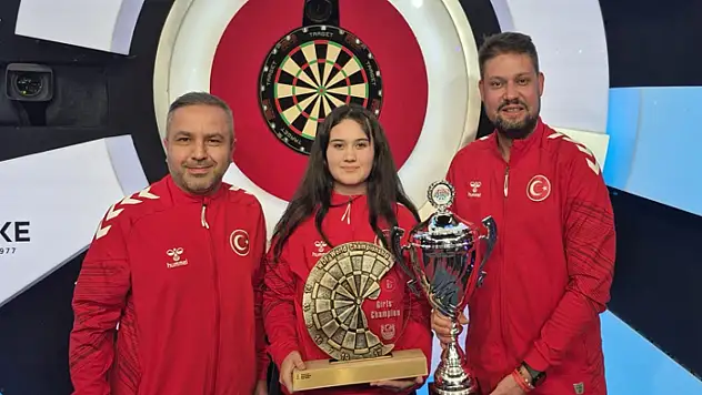 İngiltere'de fırtına gibi esen Denizlili Zehra dünya şampiyonu oldu