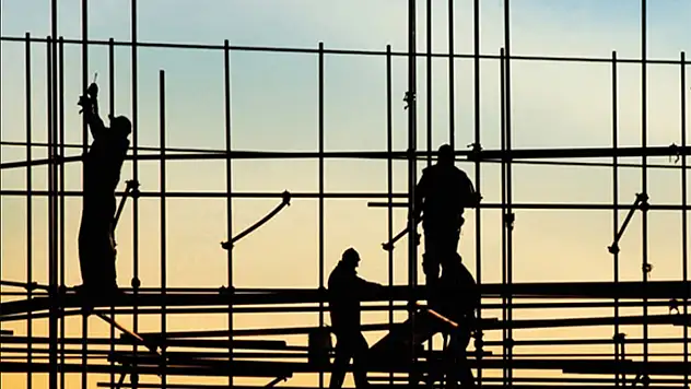 İnşatta yeni dönem: Yapı ustalarına bakanlık takibi