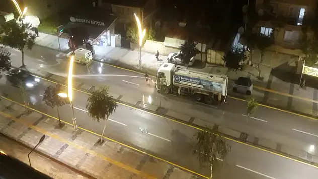 İpekyolu Belediyesi cadde ve sokakları yıkıyor