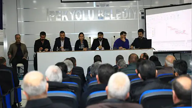 İpekyolu Belediyesi, halkın sorunlarını dinliyor