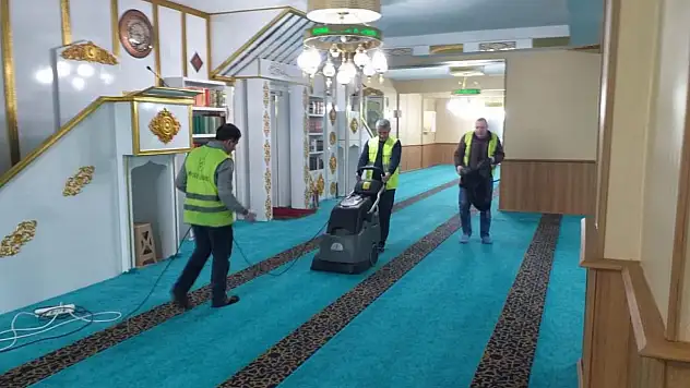 İpekyolu Belediyesi ibadethanelerde temizlik çalışması