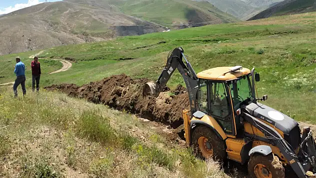 İpekyolu Belediyesi'nden çiftçilere sulama kanalı desteği