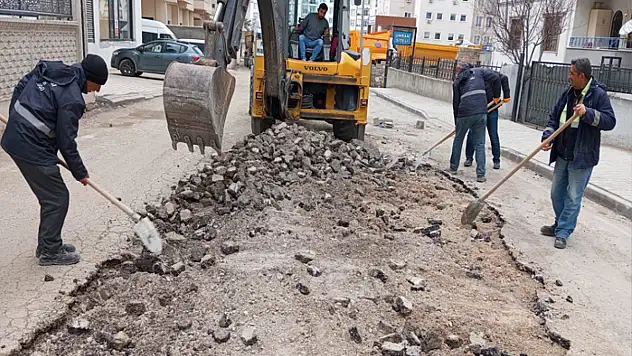 İpekyolu Belediyesi'nden yol yapım çalışmaları