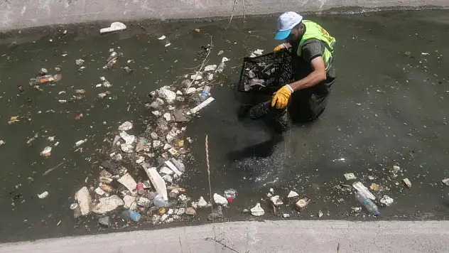 İpekyolu Belediyesi Şamran Kanalını temizledi
