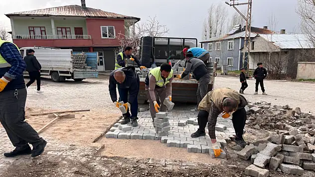 İpekyolu'nda altyapı ve yol çalışmaları sürüyor