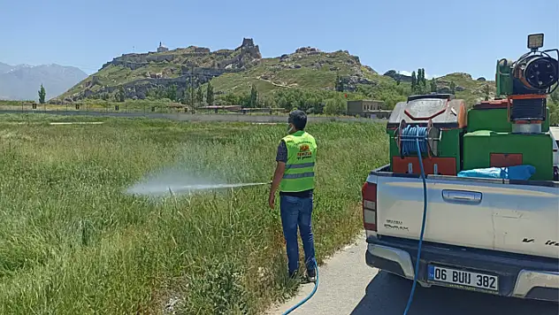 İpekyolu'nda ilaçlama çalışması sürüyor