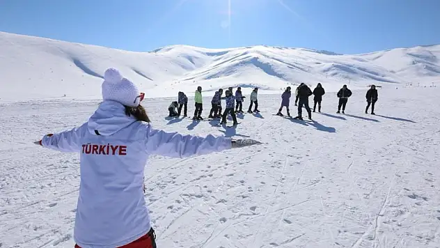 İpekyolu'nda öğrencilere anlamlı jest