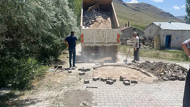 İpekyolu'nda yol ve altyapı çalışmaları devam ediyor