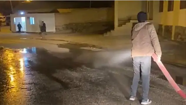 İran'ın sıfır noktasında gece bayram temizliği