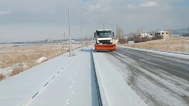İskele Sahil Yolunda tuzlama çalışması