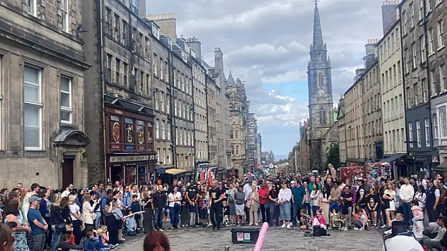 İskoçya'da meydanlar şölen alanına döndü