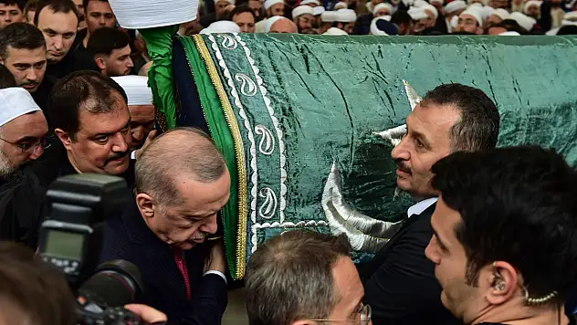 İsmailağa Cemaati lideri Hasan Kılıç son yolculuğuna uğurlandı