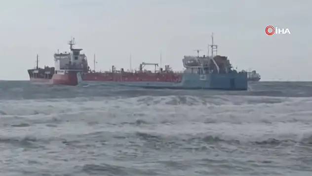 İstanbul'da iki tanker acil durum çağrısında bulundu, gemiler havadan görüntülendi