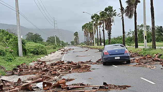 Jamaika'yı 5'inci kategori olan Melissa Kasırgası vurdu