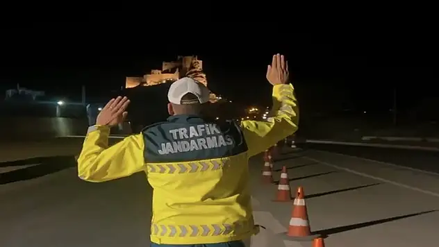 Jandarma ekipleri Hoşap Kalesi yolunda devriyede