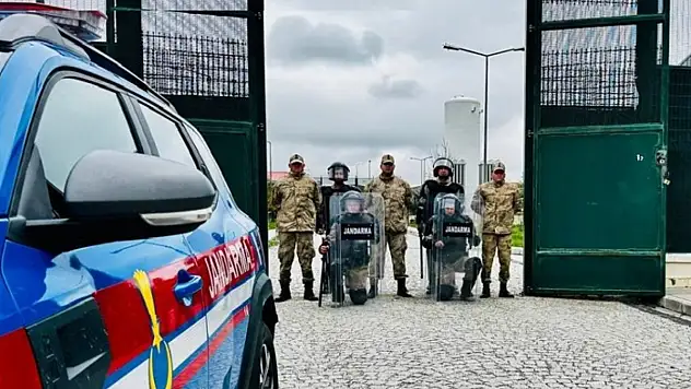 Jandarma ekipleri suçlulara göz açtırmıyor