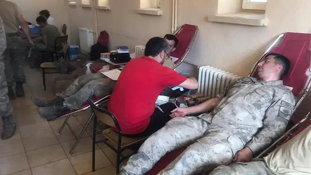 Jandarmadan kan bağışı