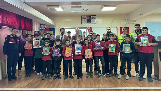 Jandarmadan öğrencilere kişisel güvenlik ve güvenli internet eğitimi