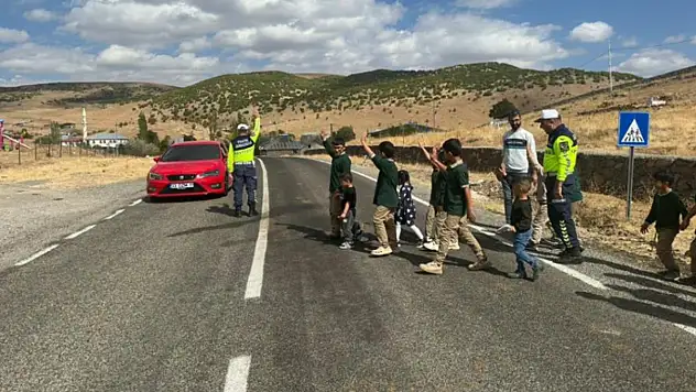 Jandarmadan öğrencilere trafik eğitimi