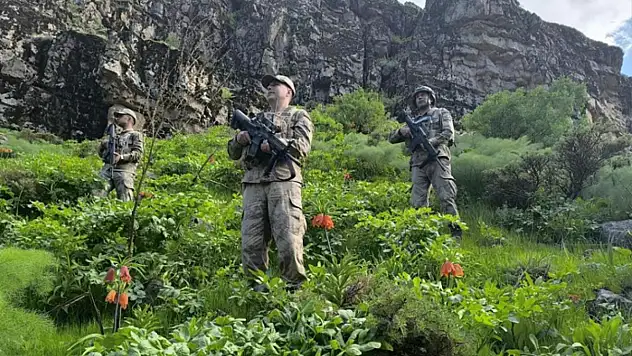 Jandarmadan ters lalelere sıkı koruma