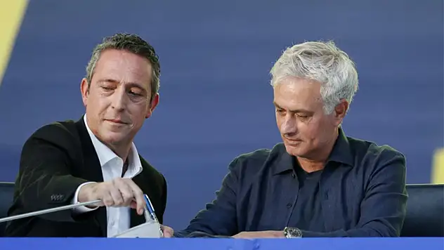 Jose Mourinho resmen Fenerbahçe'de