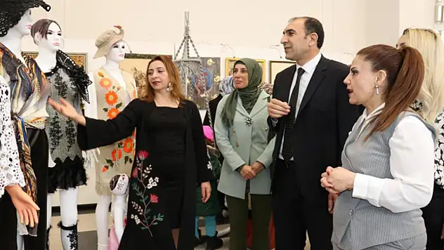 Kadınlar el emeği göz nuru ürünlerini sergiledi