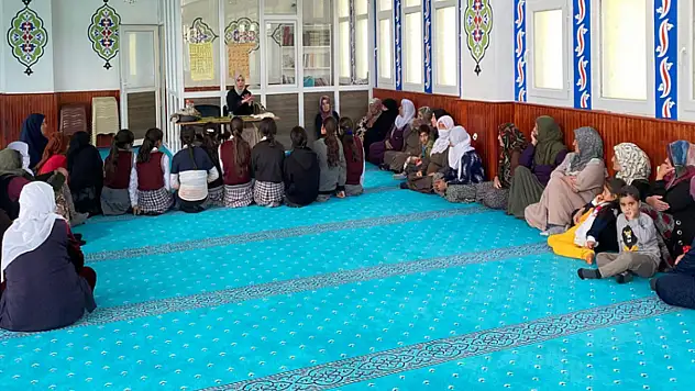 Kadınlara Yönelik 'En Değerli Sığınağımız Aile' semineri