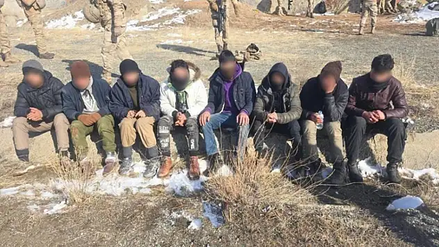 Kağızman'da 8 düzensiz göçmen yakalandı