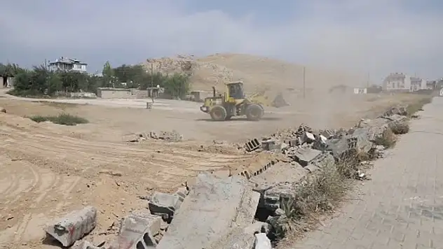 Kalecik Mahallesi'nde yol açma çalışması