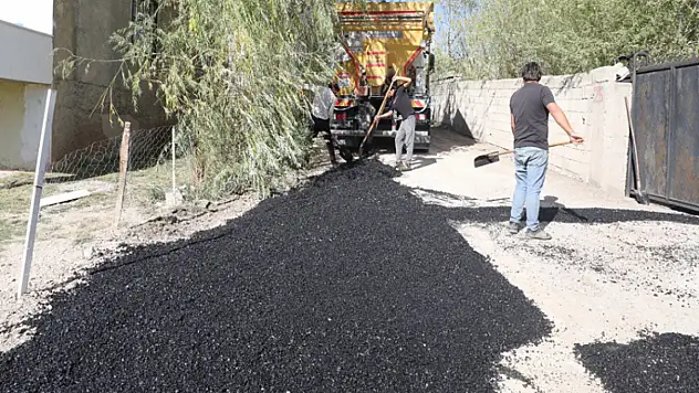 Kalecik Mahallesi'nde yol bakım onarım çalışması