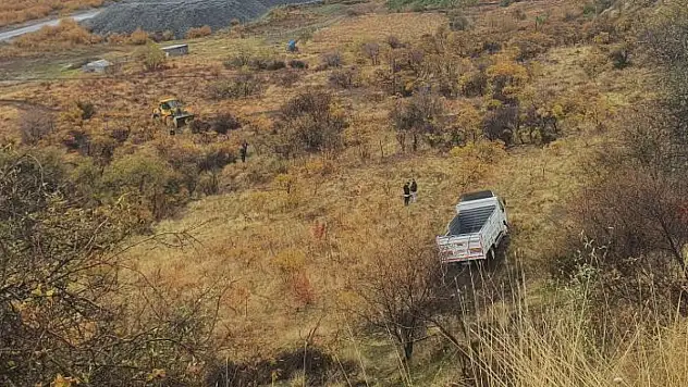 Kamyonet şarampole uçtu