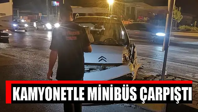 Kamyonetle minibüs çarpıştı