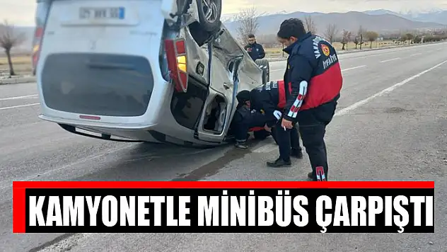 Kamyonetle minibüs çarpıştı