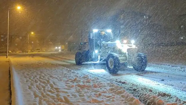 Kapanan yollar ulaşıma açılıyor