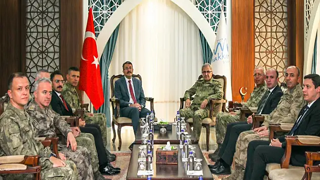 Kara Kuvvetleri Komutanı Orgeneral Metin Tokel Hakkari'de
