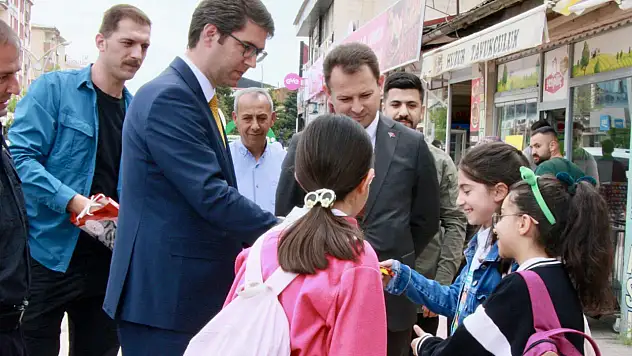 Karaloğlu'ndan çarşı ziyareti
