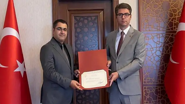 Karaloğlu'ndan Kaya'ya teşekkür belgesi