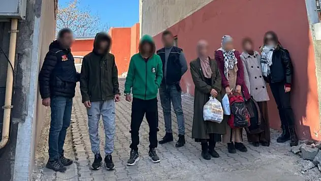 Kars'ta yakalanan göçmenler Van'a gönderildi