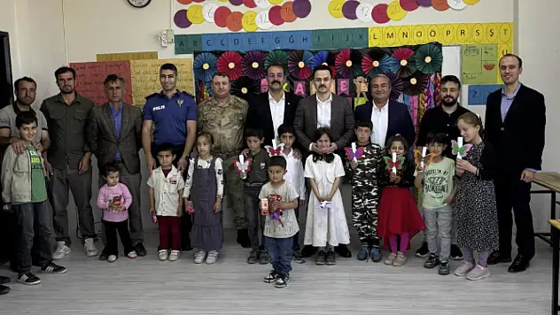 Kaymakam Arslanargun öğrencilerin karne sevincine ortak oldu