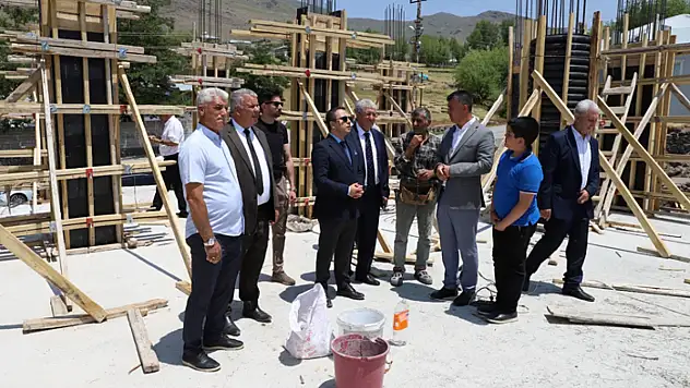 Kaymakam Aydoğan, camii inşaatını inceledi