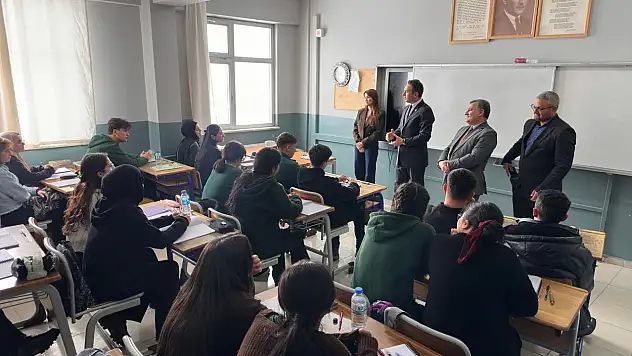 Kaymakam Bakan'dan öğrencilere ziyaret