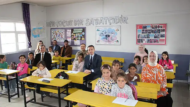 Kaymakam Bakan'dan okul ziyareti
