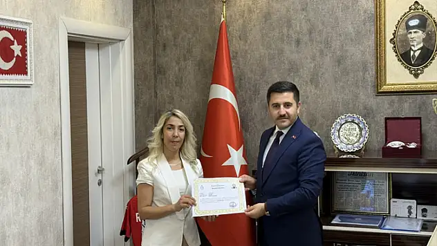 Kaymakam Bulut, Mal Müdürü Uçan'a başarı belgesi verdi