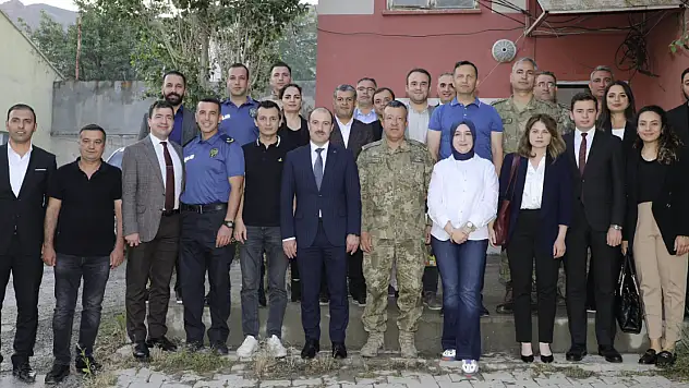 Kaymakam Çelik tayini çıkan personellerle bir araya geldi