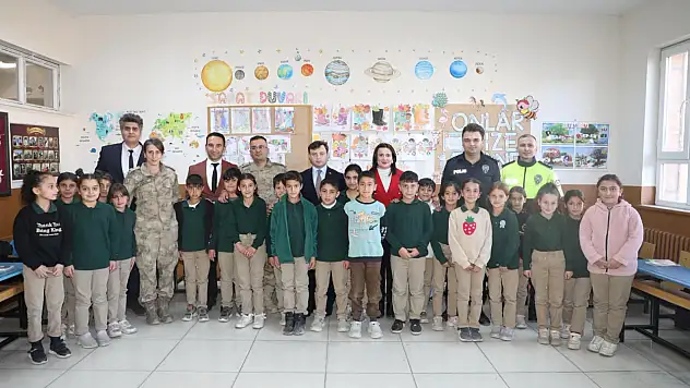 Kaymakam Erdoğan öğretmen ve öğrencilerle bir araya geldi