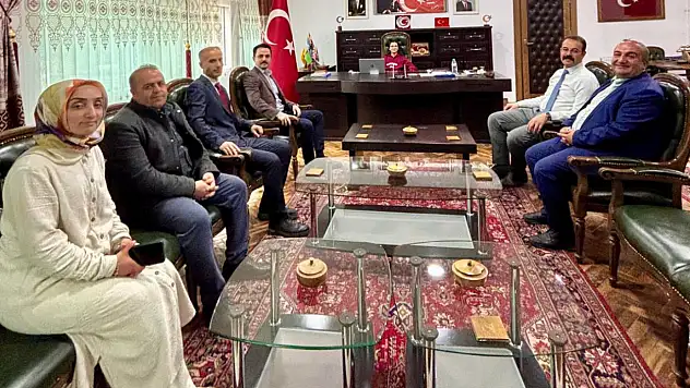 Kaymakam Harun Arslanargun, 23 Nisan'da makamını minik öğrenciye devretti