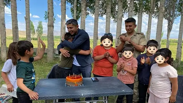 Kaymakam Mahir'den 'Sen Gül Dünya Gülsün' Projesi