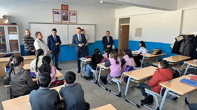 Kaymakam Süleyman Bakan'dan okul ziyareti